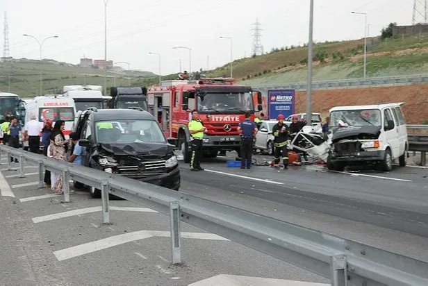 Son dakika: TEM’de zincirleme kaza! Trafik durdu…-1