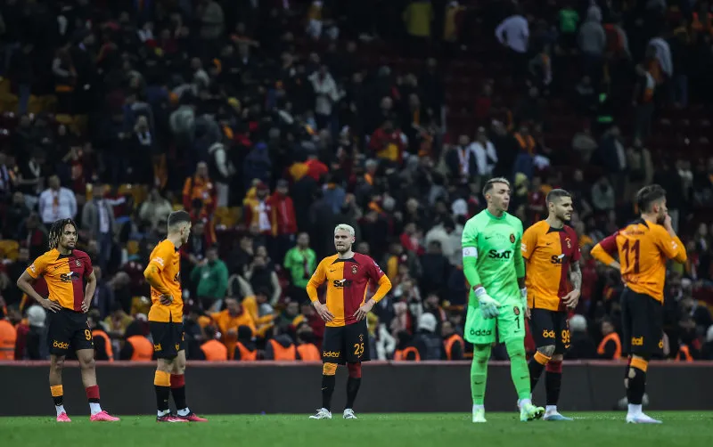 Galatasaray'da büyük temizlik! O isimlerle yollar ayrılıyor - 7