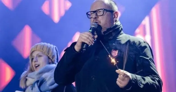 Kürsüde bıçaklanan belediye başkanı hayatını kaybetti!