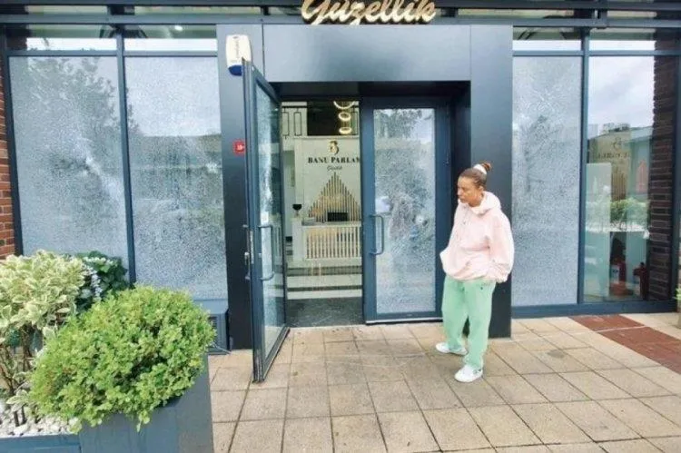 Dilan Polat ve Engin Polat hakim karşısına çıktı: Gözyaşlarını tutamadı | Banu Parlak'tan tükürüklü saldırı sonrası ilk açıklama! "Ağızlarında biriktirmişler..."-5