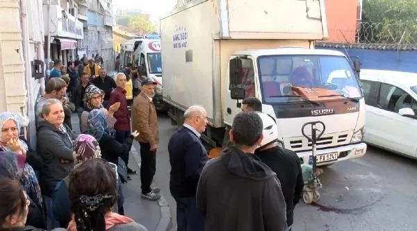 Fatih'te feci ölüm! Kamyonun altında can verdi-1