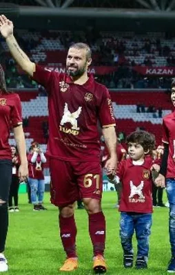 Gökdeniz Karadeniz futbola veda etti