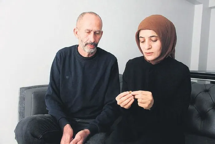 1706049793675.jpeg Önüne gelen herkese bıçakla dehşet saçtı: 10 kişi hastaneye kaldırıldı! Saldırganın doktoru darp edip odasını dağıttığı da ortaya çıktı-7