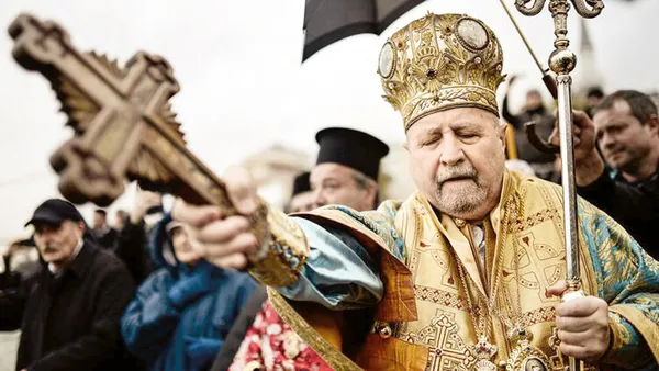 son-dakika-fener-rum-patrikhanesinde-kriz-iki-numara-gorevden-alindi-1616047211292.jpg SON DAKİKA: Fener Rum Patrikhanesi'nde kriz! İki numara görevden alındı-3