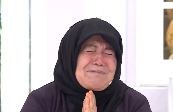 esra-erolda-olmaz-olsun-boyle-evlat-dedirten-olay-oglum-beni-kendi-evimden-kovdu-diyen-acili-annenin-hikayesi-yurek-dagladi-1641833620926.jpg Esra Erol’da ‘Olmaz olsun böyle evlat’ dedirten olay! ‘Oğlum beni kendi evimden kovdu’ diyen acılı annenin hikayesi yürek dağladı-8