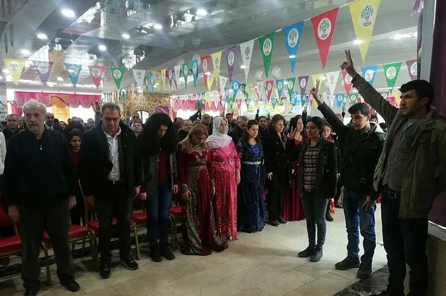 PKK marşı okuyan HDP'liler gözaltında!