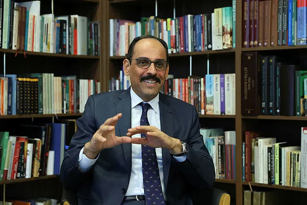 ibrahim-kalin-kimdir-kac-yasinda-ibrahim-kalin-nereli-evli-mi-cocuklari-var-mi-siyasi-kariyeri-ve-gorevi-1685883256858.jpg İbrahim Kalın nereli, evli mi, çocukları var mı? İbrahim Kalın kimdir, kaç yaşında? Siyasi kariyeri ve görevi...-2