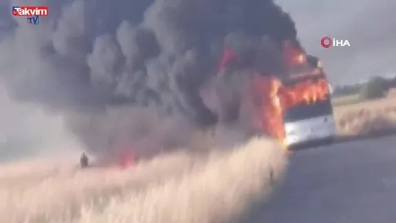 Yer: İstanbul! İşçi servisi alev alev yandı