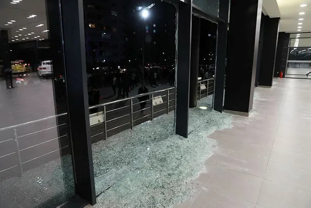 son-dakika-irakta-abd-askeri-ussunun-de-bulundugu-uluslararasi-erbil-havaalanina-fuzeli-saldiri-1613426112602.jpeg Son dakika: Irak'ta ABD askeri üssünün de bulunduğu Uluslararası Erbil Havaalanı'na füzeli saldırı!-1