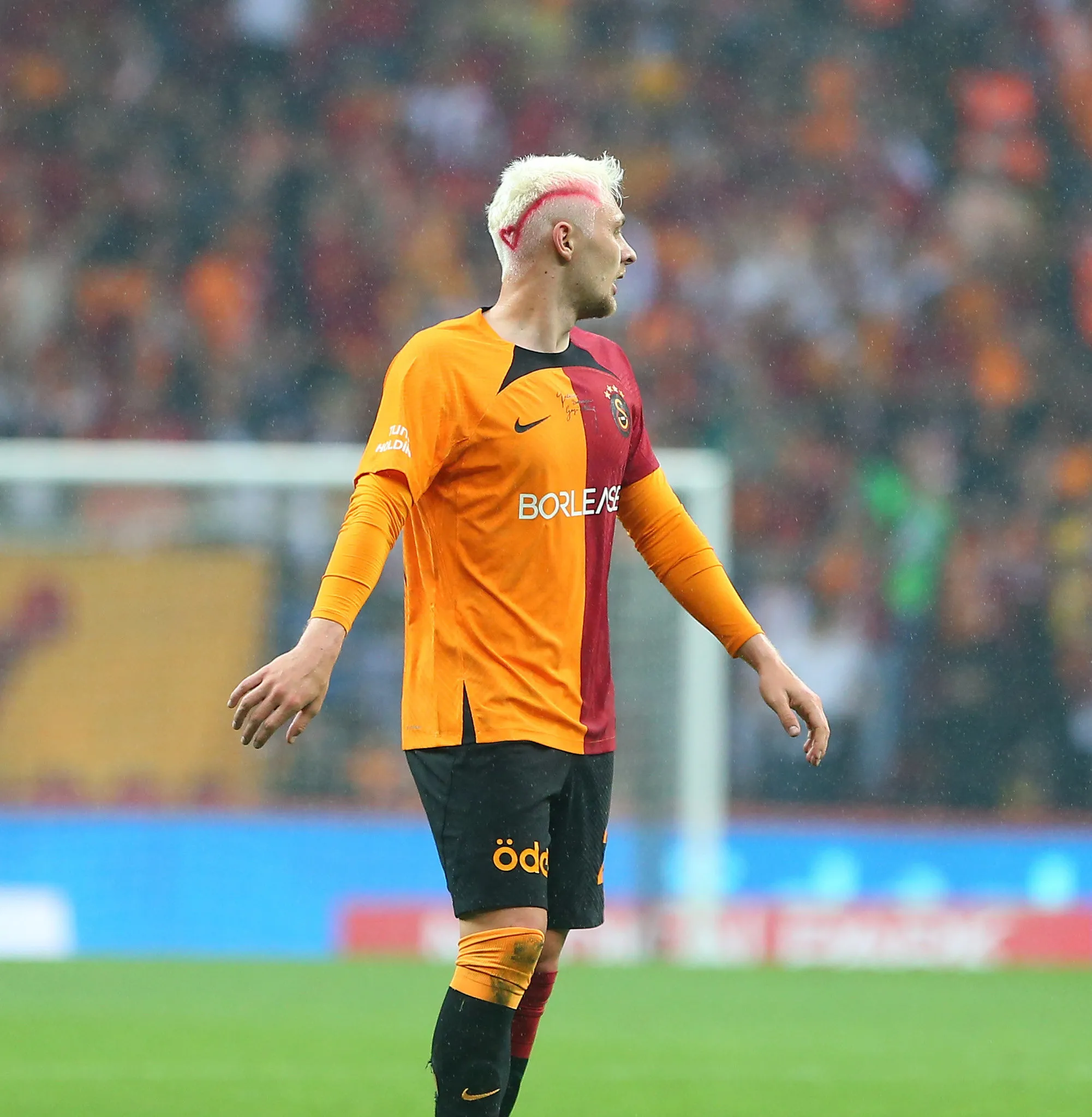 Galatasaray'dan taraftara müjde! 2 transfer kampa yetişiyor - 19