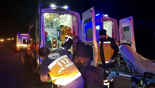 Son dakika haberi... Erzincan'da yolcu otobüsü şarampole devrildi: 2 kişi öldü, 7'si ağır 31 kişi yaralandı-3