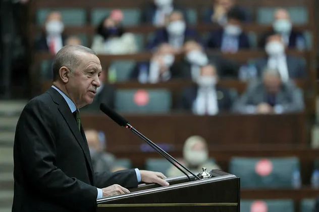 Dün Başkan Erdoğan'ı saf dışı etmek isteyenler bugün dört elle sarılıyor