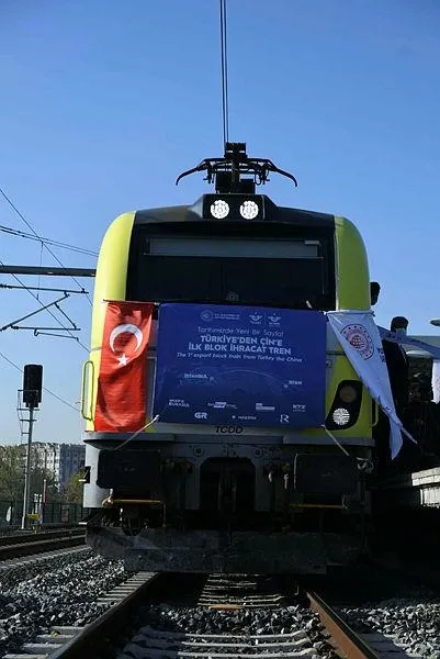 turkiyeden-cine-urun-tasiyan-ilk-ihracat-treni-ankaradan-gecti-1607288864632.jpeg