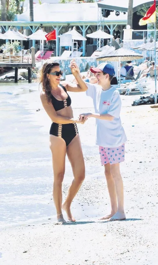 atvnin-reyting-rekortmeni-dizisi-kurulus-osmanin-yildizi-burak-ozcivit-karizmasiyla-sosyal-medyayi-salladi-1651863560838.jpeg ATV'nin reyting rekortmeni dizisi 'Kuruluş Osman'ın yıldızı Burak Özçivit karizmasıyla sosyal medyayı salladı-16