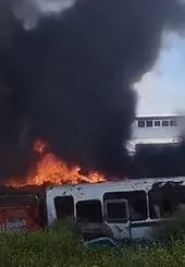 Bursa’da korkutan yangın: Geri dönüşüm deposu alevlere teslim oldu
