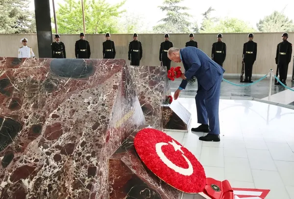 Son dakika: Merhum Başbakan Adnan Menderes'in kabrine ziyaret! Başkan Recep Tayyip Erdoğan'dan sandık çağrısı-6
