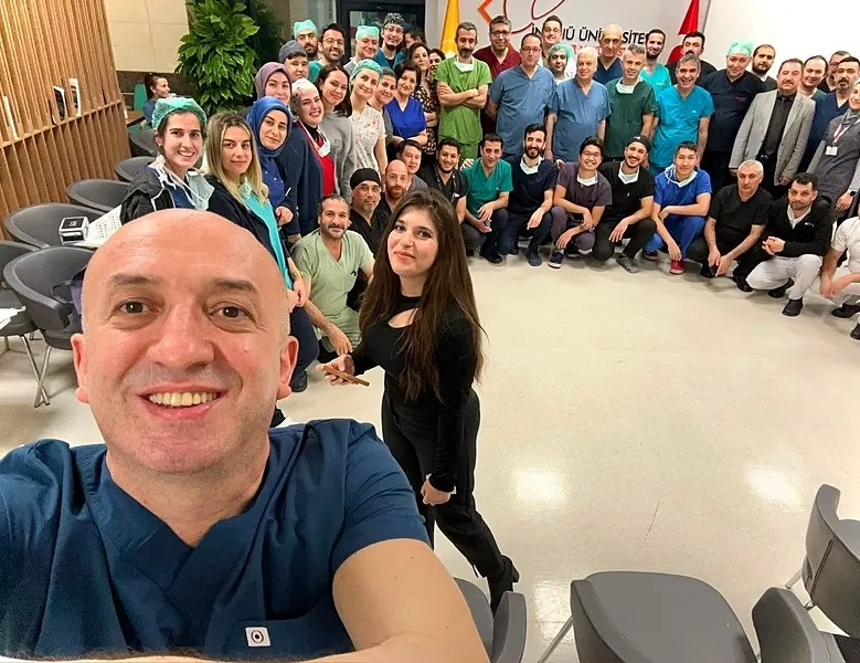 Malatya’da tıp tarihine geçen gurur: Prof. Dr. Sezai Yılmaz ve 150 kişilik ekip dünyanın ilk 8’li çapraz karaciğer naklini yaptı