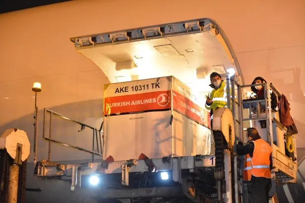 turkiyeden-kacirilan-bin-700-yillik-ana-tanrica-kybele-heykeli-turkiyeye-getirildi-bereketin-sembolu-1607804437836.jpeg Türkiye'den kaçırılan bin 700 yıllık ana tanrıça Kybele heykeli Türkiye'ye getirildi! Bereketin sembolü...-4