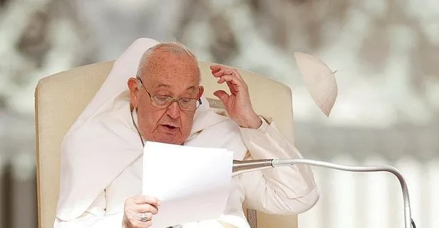 Papa Francis’in rüzgarda zor anları: Takke düştü