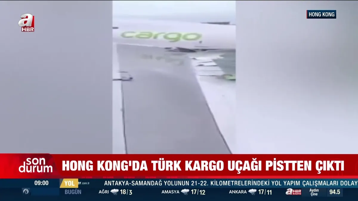 Kargo uçağı Hong Kong'a inişi sırasında pistten çıktı