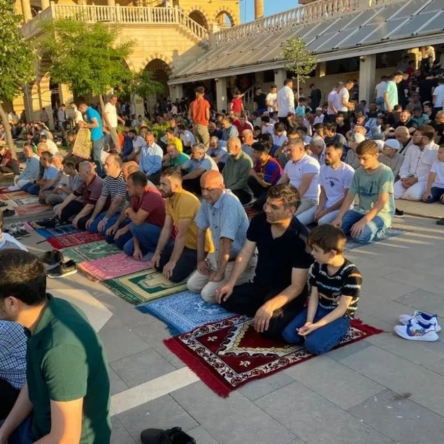 Depremin merkezinde buruk Kurban Bayramı