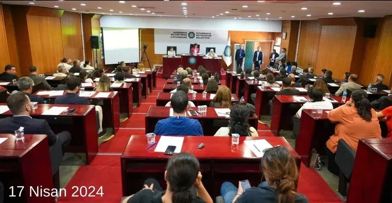 Diyarbakır Sur Belediyesi'nde Mustafa Kemal Atatürk ve Başkan Erdoğan'a hakaret eden DEM'li bölücü hakkında tutuklama kararı-6