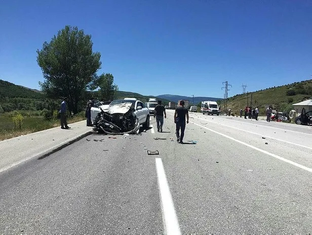 Erzincan’da feci kaza: 3 ölü, 6 yaralı-2