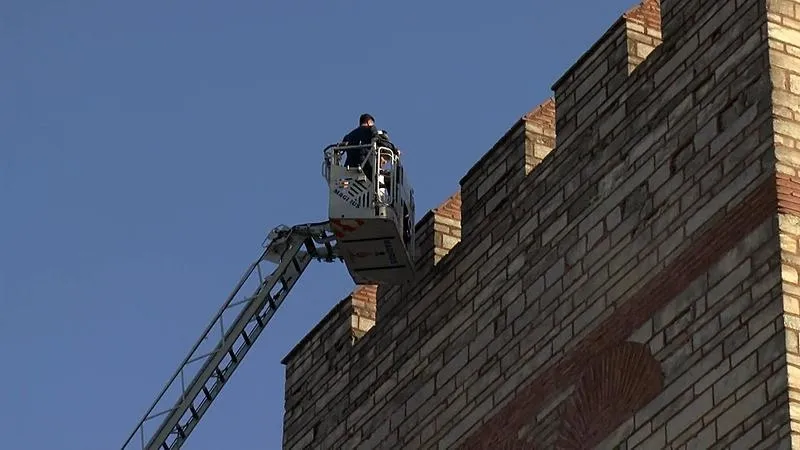 Ekiplerin olay yerindeki çalışması sürüyor (DHA)