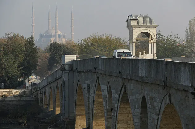 Tarihi Meriç Köprüsü yeniden trafiğe açıldı