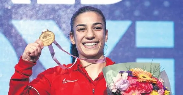 Milli boksörümüz Ayşe Çağırır altın madalya kazandı