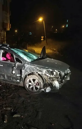 Kontrolden çıkan araç elektrik direğine çarptı: 1 ölü