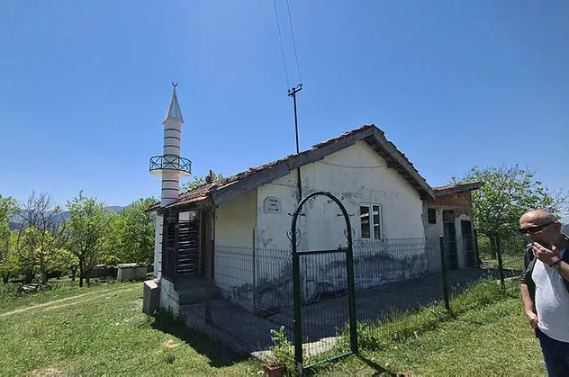 Bu caminin minaresi görenleri şaşırtıyor! 60 yıldır minaresi olmayan camiye...