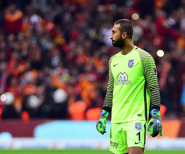 galatasarayda-kaleye-muslera-yerine-surpriz-isim-1594300420864.jpg