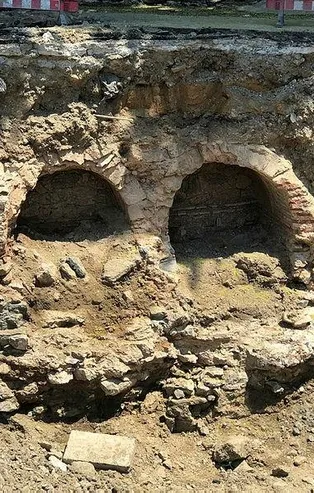 Ortaköy'deki İSKİ kazısında tarihi kalıntılara rastlandı