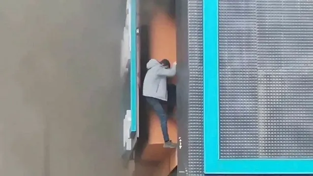 SON DAKİKA! İstanbul'da korkutan yangın! Son anda böyle kurtarıldı-4