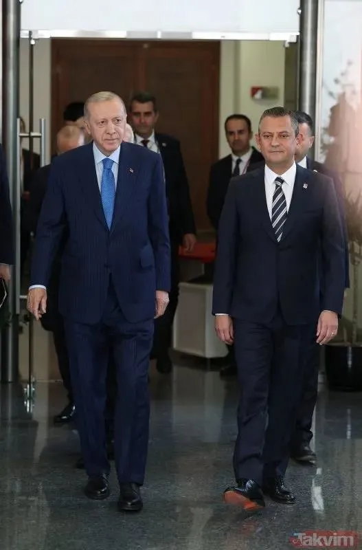 Başkan Erdoğan CHP Genel Merkezi'nde Özgür Özel ile bir araya geldi! 18 yıl sonra 1 saat 30 dakikalık tarihi zirve: Ne konuşuldu?-9
