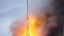 Eski Borsa binası resmen kül oldu! Restorasyon sırasında yangın çıktı kule çöktü: Polisten ‘araç kullanmayın’ çağrısı