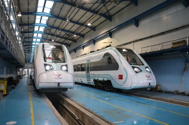 "Milli Elektrikli Tren" raylara iniyor! Bu tarihte yolcu taşımaya başlayacak