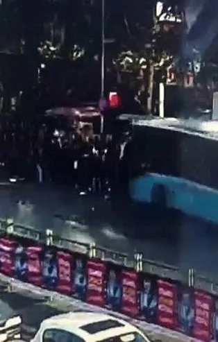 Son sürat otobüs durağına dalmıştı! O şoför hakim karşısında