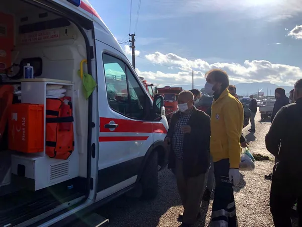 mucize-kurtulus-takla-atan-otomobilden-burnu-bile-kanamadan-cikti-1609250157070.jpg Mucize kurtuluş! Takla atan otomobilden burnu bile kanamadan çıktı-3