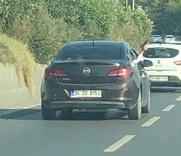 İstanbul trafiğinde dehşete düşüren görüntü! Sosyal medyadan tepki yağdı-1