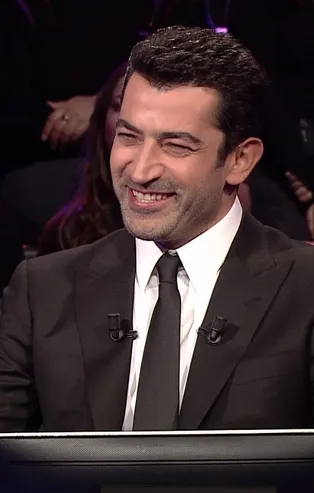 Sana dün bir tepeden baktım şeklinde başlayan Yahya Kemal Beyatlı'ya ait şiirin adı nedir?