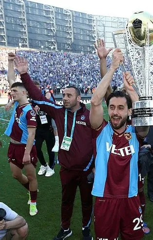 Trabzonspor şampiyonluk kupasını bu kez de İstanbul'da kaldırdı
