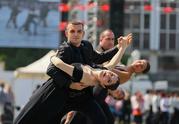 chpli-tunc-soyer-izmirin-dusman-isgalinden-kurtulusunun-99-yil-donumunu-vals-ve-tango-ile-kutladi-1631193200777.jpg CHP'li Tunç Soyer, İzmir’in düşman işgalinden kurtuluşunun 99. yıl dönümünü vals ve tango ile kutladı-4