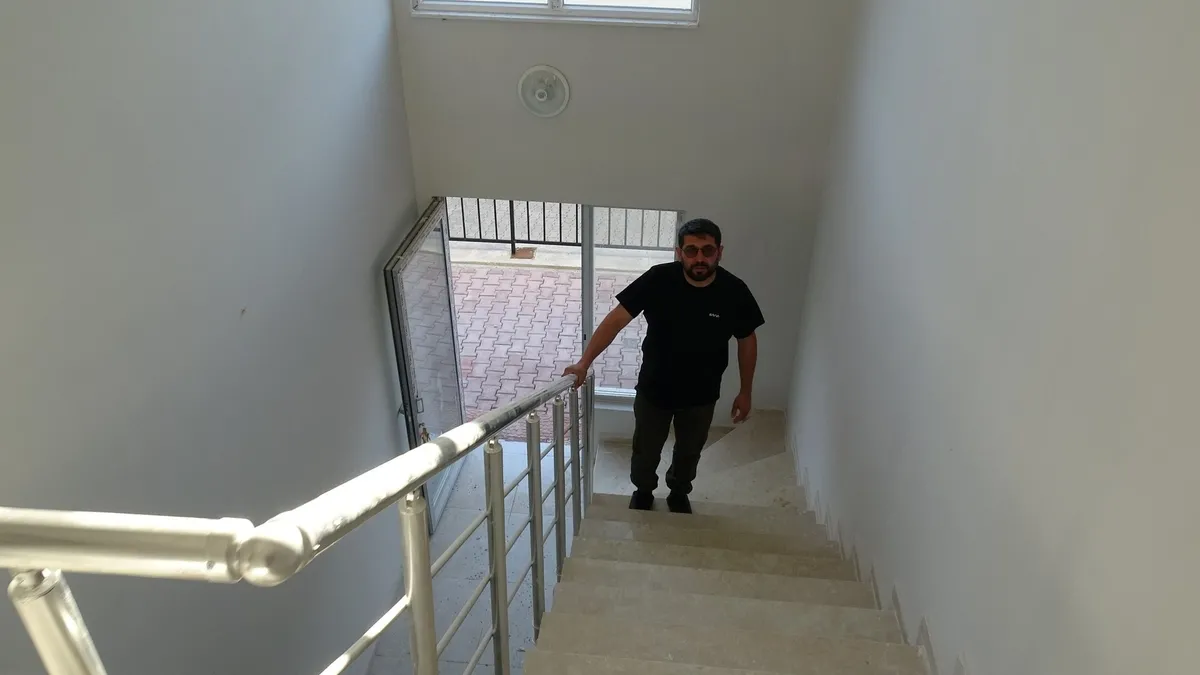 1783602241627.jpeg Depremzedelerden Levent'e tepki: TOKİ 500 bin konut yaptı burada 200 konutu teslim edemedi-6