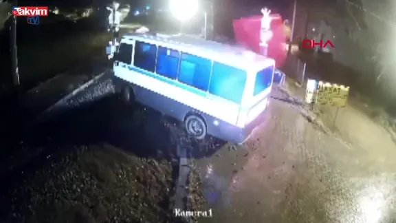 Kırıkkale'de tren kazası: Ölümden kaçış kamerada!