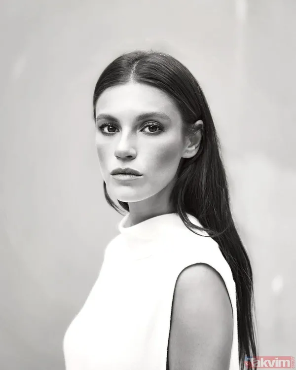 Arka Sokaklar’ın Zeliş’iydi... Yüsra Geyik dekoltede sınır tanımadı! Mini elbisesi ile öyle bir yürüdü ki! Mankenlere meydan okudu - 3