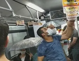 İstanbul bunu da gördü! Metrobüs içinde şemsiye