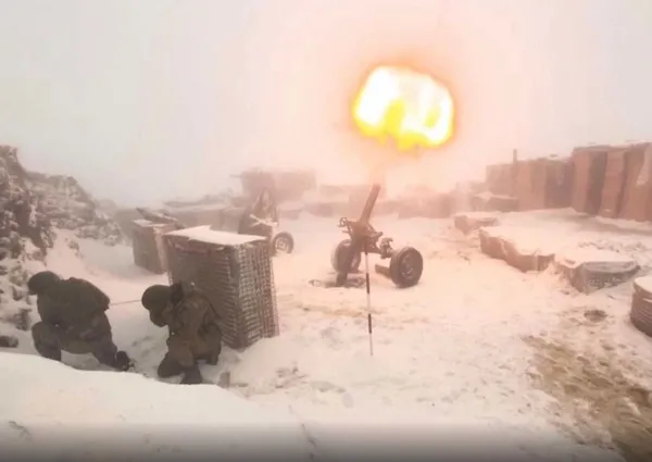 mehmetcikten-bayrak-donduran-sogukta-vatan-nobeti-kirpikleri-donan-askerler-gorev-basinda-1642321488100.jpg Mehmetçik’ten bayrak donduran soğukta vatan nöbeti! Kirpikleri donan askerler görev başında-9