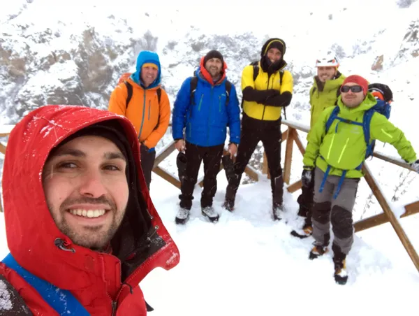 dagcilar-karsta-yuzeyi-buz-tutan-susuz-selalesine-tirmandilar-1643961849808.jpg Dağcılar Kars'ta yüzeyi buz tutan Susuz Şelalesi'ne tırmandılar-2